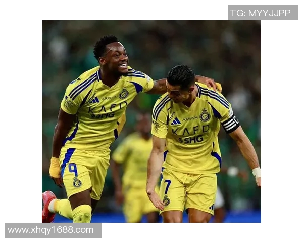 足球明星与美女同框颜值爆表瞬间回顾引发热议